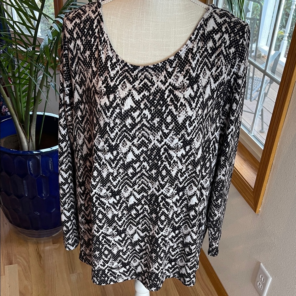 Mario Serrani Monochrome Geometric Long Sleeve Top